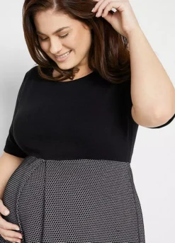 Maternity Printed Dress -Enchanted Styles Maternity Printed Dress954437FRSB W02